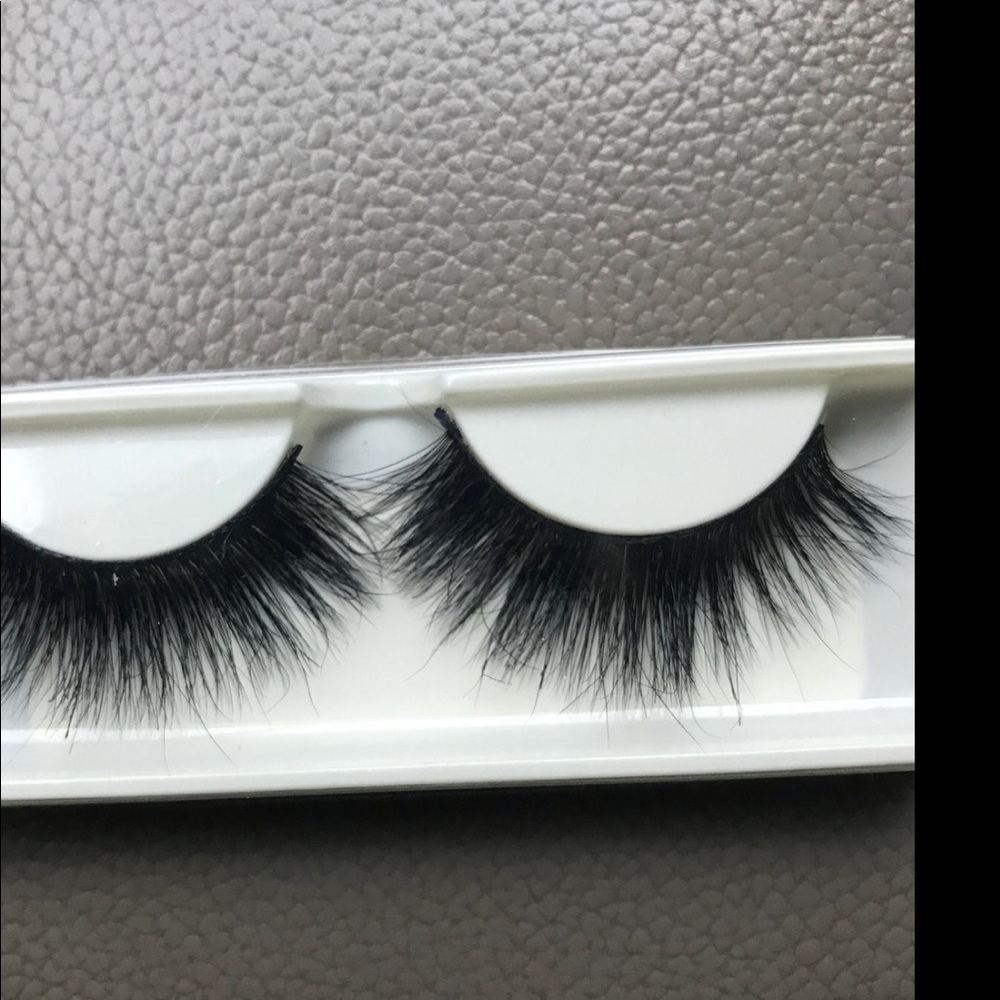 Eye lashes